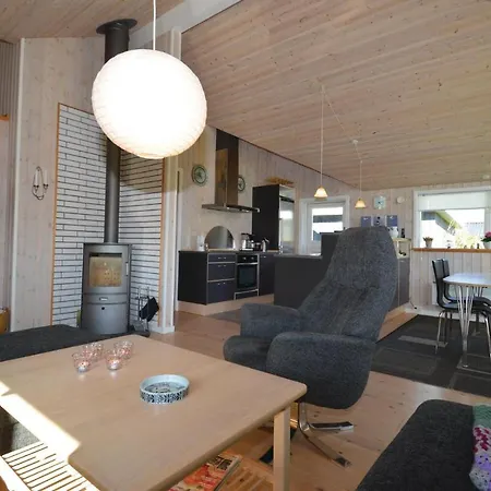 別荘 Three-bedroom Holiday With Sea View 07