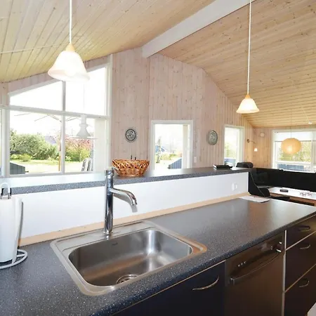 Three-bedroom Holiday With Sea View 07 別荘