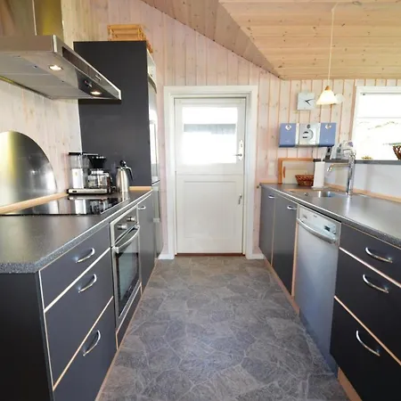 Three-bedroom Holiday With Sea View 07