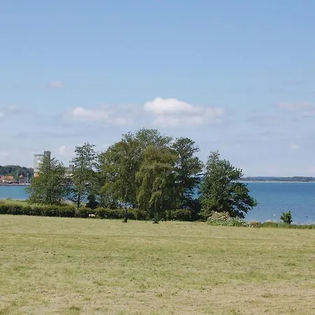 Three-bedroom Holiday With Sea View 07 *
